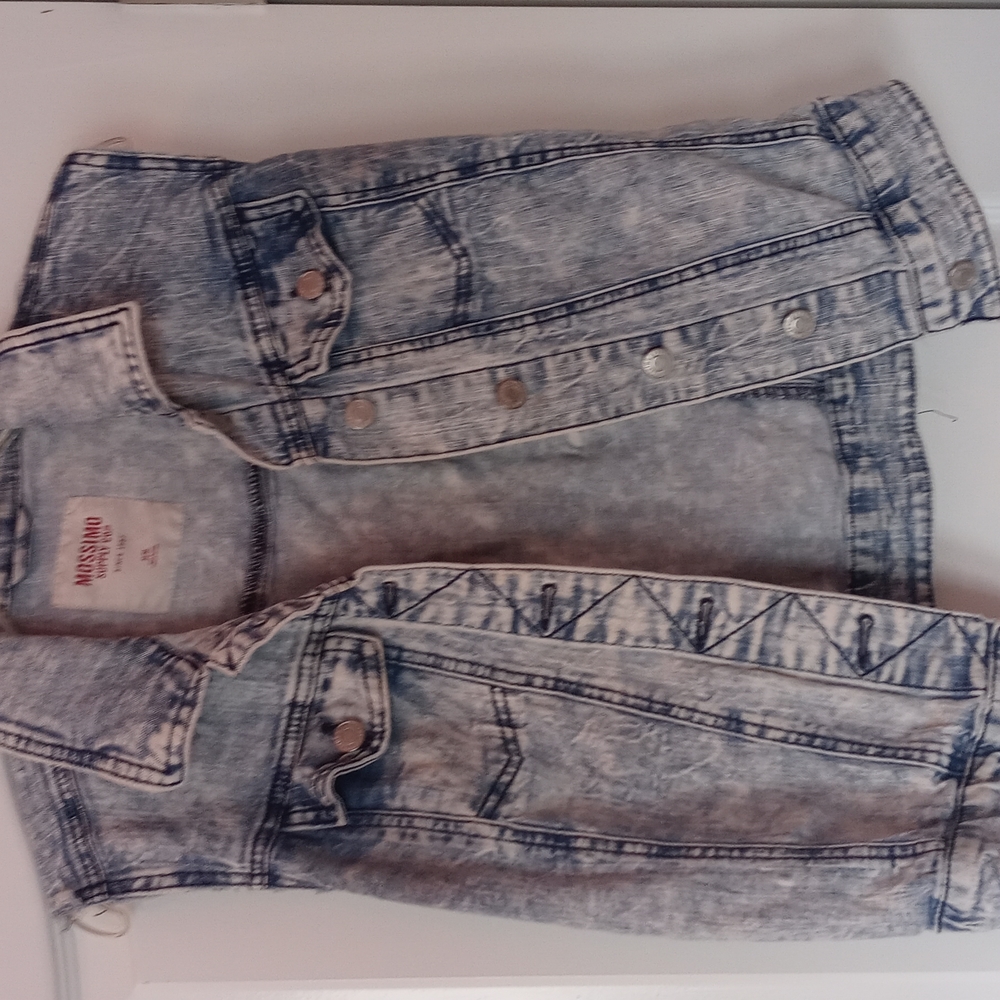 Mossimo size Medium color acid wash